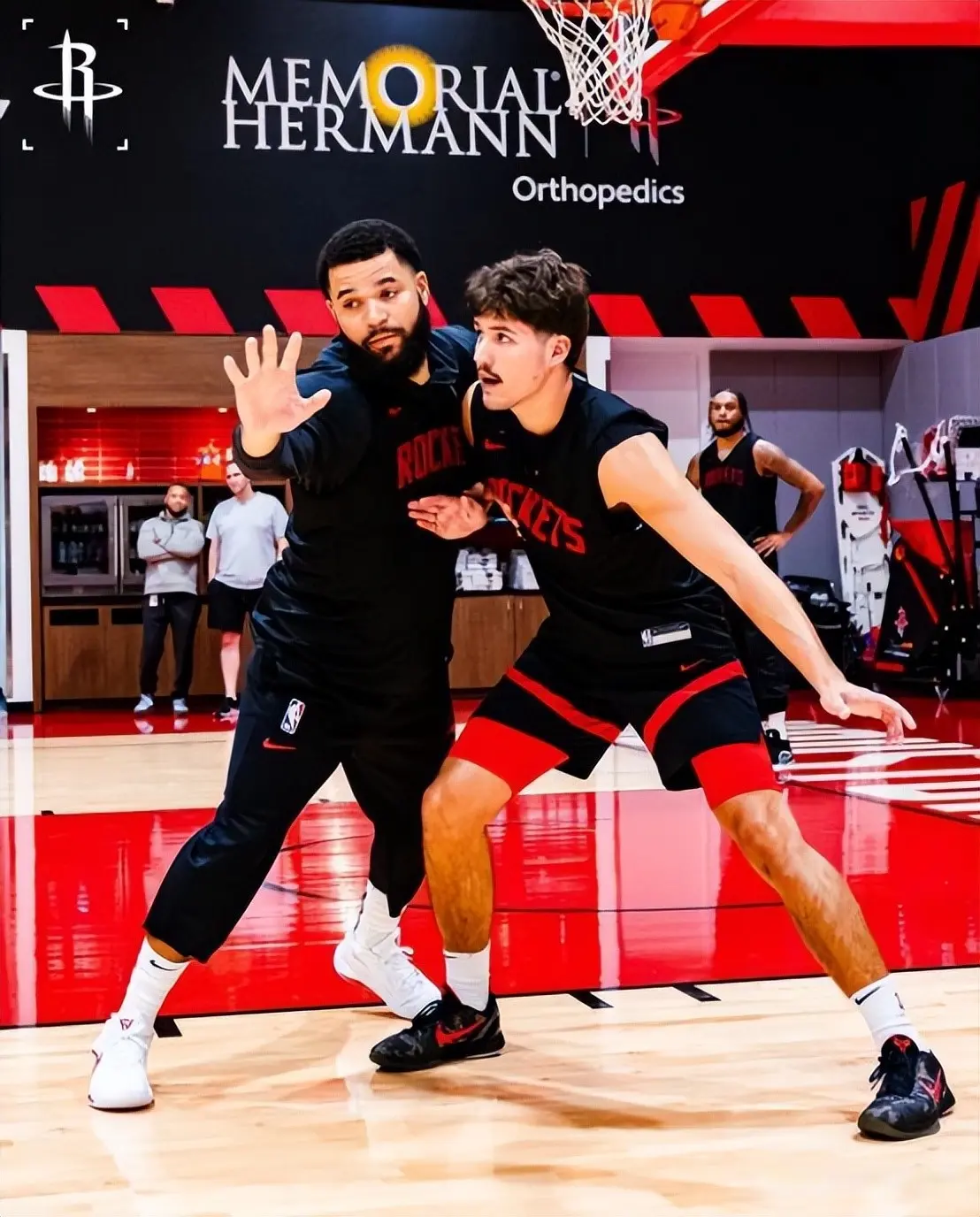 手锁定首发, div 手锁定首发, div